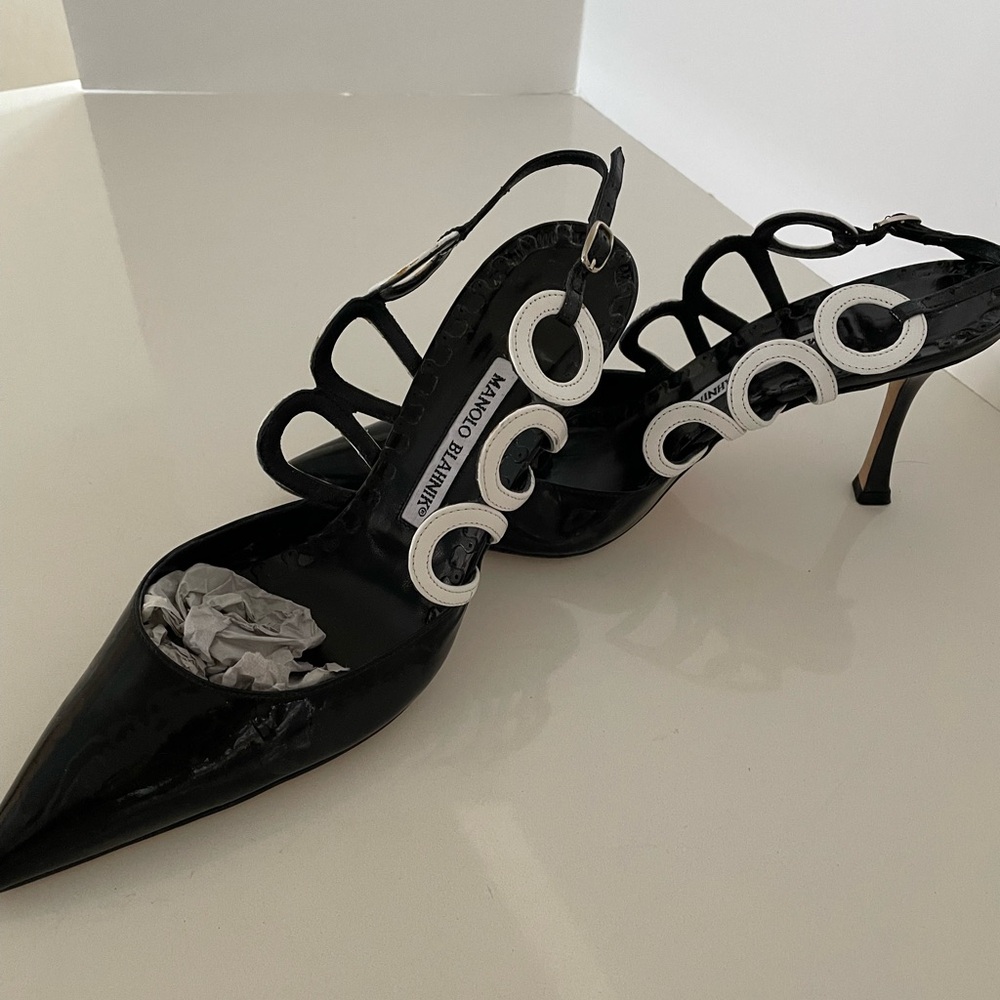 Manolo Blaahnik Black and White pumps. 39.5. In EUC